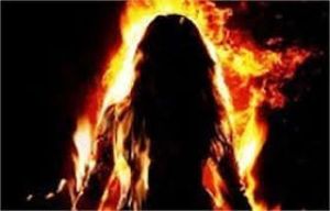 दूसरी महिला के प्यार में पागल पति ने… अपनी पत्नी को किया आग के हवाले… जानिए पूरी वारदात