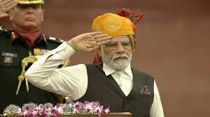 प्रधानमंत्री नरेंद्र मोदी ने लगातार 10वीं बार लाल किले से ध्वजारोहण किया. पीएम मोदी चौथे प्रधानमंत्री हैं, जो 10 सालों से इस परंपरा को निभा रहे हैं.