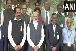 ISRO वैज्ञानिकों से मिले प्रधानमंत्री मोदी, बोले- आपकी मेहनत, आपके धैर्य को सैल्यूट करता हूं
