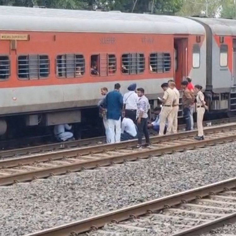 मालवा एक्सप्रेस के पहिए से निकली चिंगारी-धुआं:सीहोर में ट्रेन को चेक कर किया गया रवाना