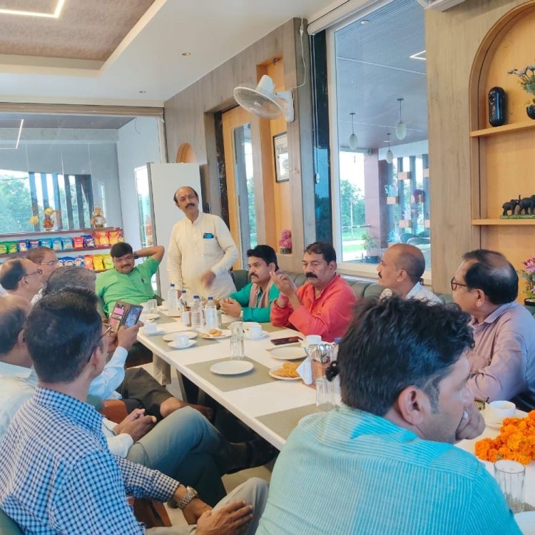 मध्य प्रदेश राज्य कर्मचारी संघ की बैठक आयोजित:हार-फूल नहीं, अपनी समस्याओं की विभागवार लिखित माला मुझे सौंपे : जितेंद्र सिंह