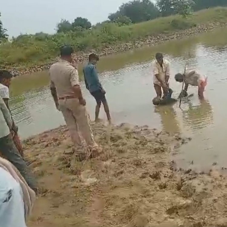 तालाब में मिला 70 वर्षीय बुजुर्ग का शव:एक दिन पहले परिजनों ने दर्ज कराई थी गुमशुदगी की शिकायत, जांच में जुटी पुलिस