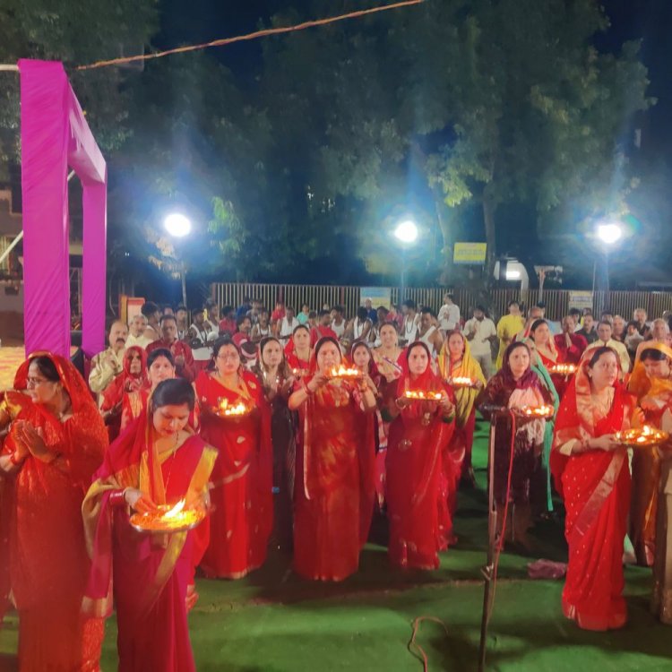 भोपाल के प्राइवेट बिजली नगर कॉलोनी में अष्टमी पर महाआरती:महाकाल डमरू दल ने दी शानदार प्रस्तुति