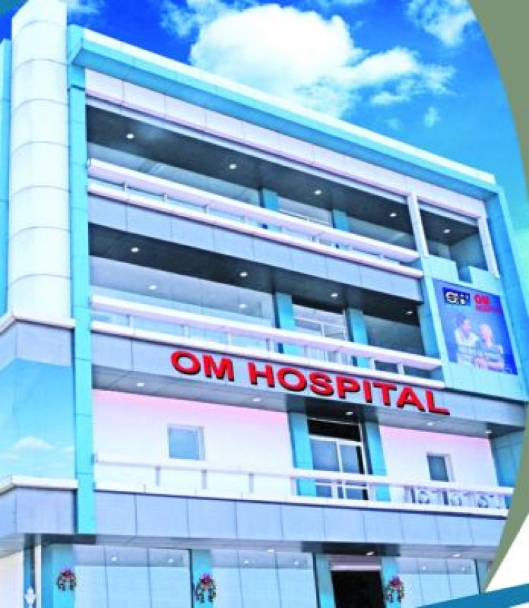 ओम हॉस्पिटल में पटाखों से जले लोगों का मुफ्त इलाज