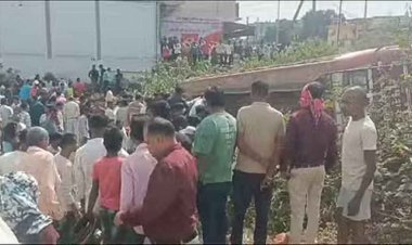 छत्तीसगढ़-बालोद में रेलिंग से टकराकर बस पलटी, दर्जनभर यात्री घायल और 12 नाजुक