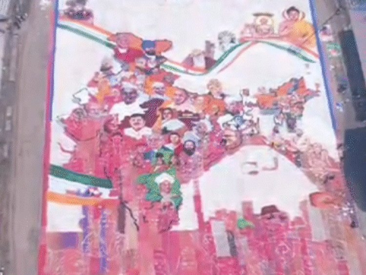 नीमच में 84 हजार वर्गफीट में रंगोली का वर्ल्ड रिकॉर्ड:महान विभूतियों के 100 चित्र बनाए, मुख्यमंत्री ने दी बधाई