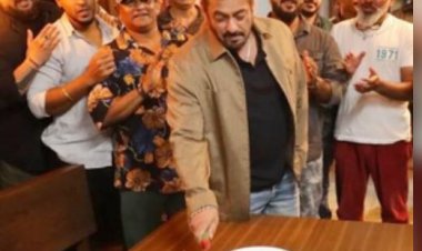 59 के हुए सलमान खान , परिवार संग दिखे 'भाईजान'