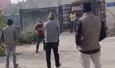 अशोकनगर में करंट लगने से युवक की मौत:सोते समय बिजली तार टूट कर बिस्तर पर गिरा, स्पार्किंग से कपड़ों में भी आग लगी