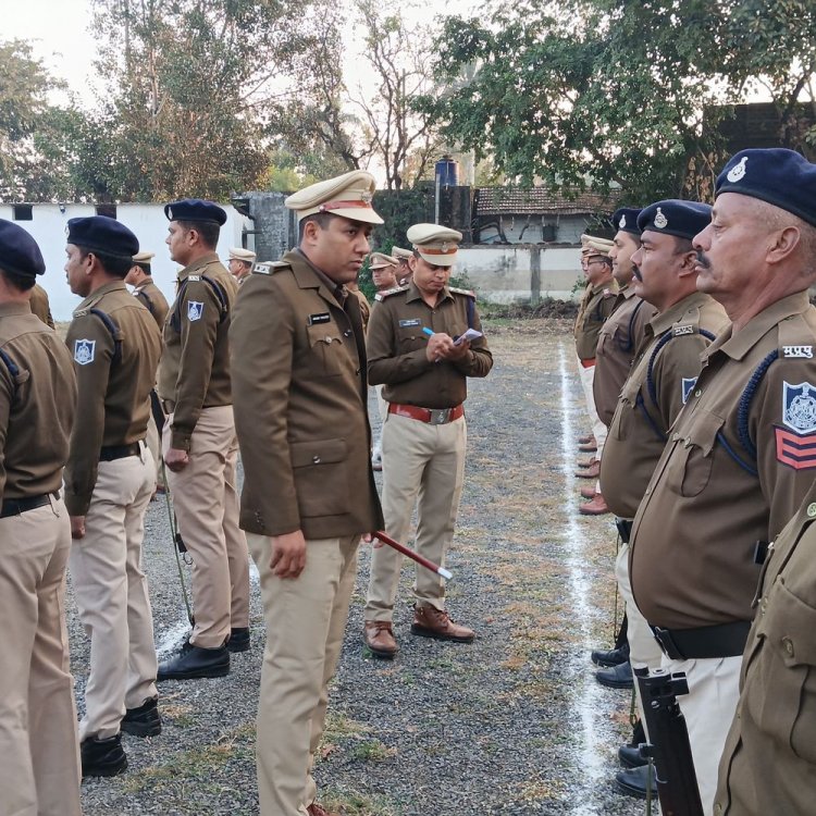 एसपी ने किया जनरल परेड का निरीक्षण, बोले-:परेड अनुशासन की भावनाओं को सुदृढ़ करने के साथ शस्त्र कौशल को भी बेहतर बनाती है