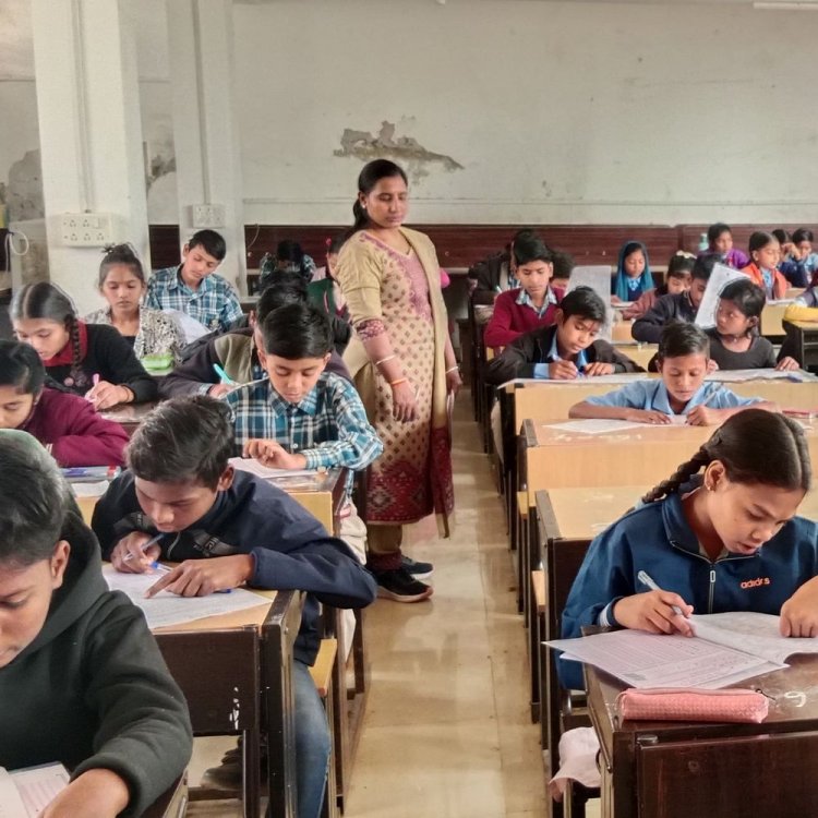 रायसेन में हुई ओलंपियाड परीक्षा:कक्षा 2 से 8 तक के 475 विद्यार्थी हुए शामिल; राज्य स्तर पर पास होने पर मिलेगी स्कॉलरशिप