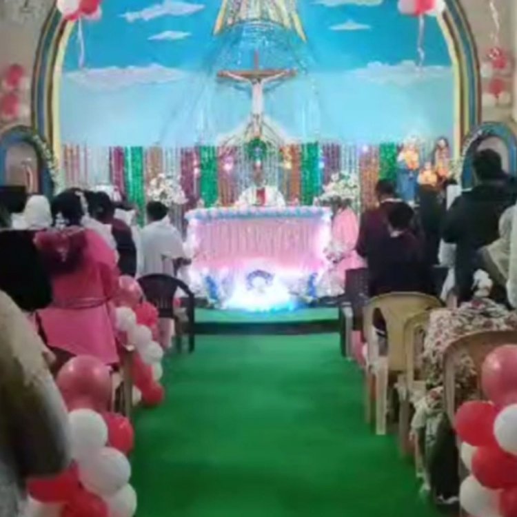 बुरहानपुर में ईसाई समुदाय ने मनाया क्रिसमस पर्व:रात 11:30 बजे और बुधवार सुबह 8:30 बजे चर्च में हुई विशेष प्रार्थना