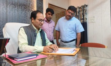 नांदगांव निगम में कलेक्टर अग्रवाल ने प्रशासक की कुर्सी सम्हाली