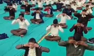 देवास में मनाई स्वामी विवेकानंद जयंती:उत्कृष्ट स्कूल में कलेक्टर और जनप्रतिनिधियों ने छात्रों के साथ किया सूर्य नमस्कार