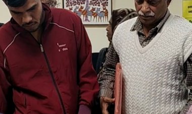 RTI एक्टिविस्ट आशीष चतुर्वेदी पर फिर धमकाने का आरोप:शिकायतकर्ता का दावा- थाने में रिपोर्ट दर्ज की, लेकिन पुलिस ने कोई कार्रवाई नहीं की