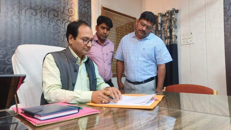 नांदगांव निगम में कलेक्टर अग्रवाल ने प्रशासक की कुर्सी सम्हाली