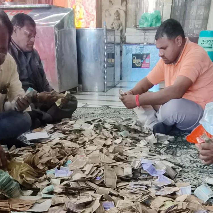 रतलाम में महालक्ष्मी मंदिर का खुला दानपात्र:नोटों के साथ निकली सोने की चेन, एक मां का लेटर मिला- 'बेटी के सभी कार्य अच्छे से हों'