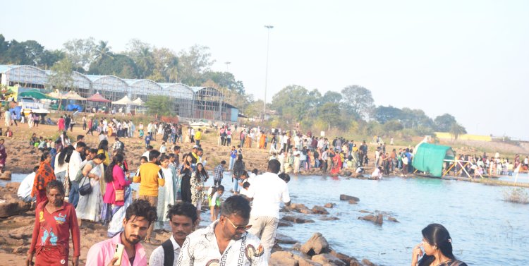 गंगरेल में बढ़े पर्यटक, साल के पहले रविवार को भारी भीड़
