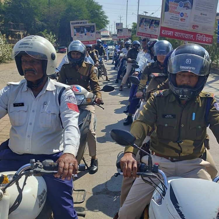 साइबर ठगी से बचाव के लिए जागरूकता रैली निकाली:सेफ क्लिक अभियान के तहत एसपी ने दिखाई हरी झंडी, मुख्य बाजार से होकर गुजरी