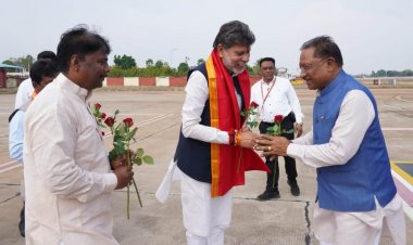 मुख्यमंत्री  विष्णुदेव साय का मां दंतेश्वरी एयरपोर्ट पर आत्मीय स्वागत