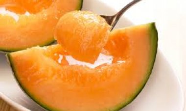 गर्मियों के लिए एकदम सॉफ्ट और क्रीमी नेचरल स्टाइल खरबूजे का आइसक्रीम |