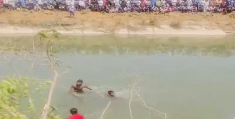 ब्रेकिंग : छत्तीसगढ़ में 12 लोगों से भरी पिकअप नहर में गिरी, 2 बच्चे समेत 5 लापता,रेस्क्यू ऑपरेशन जारी