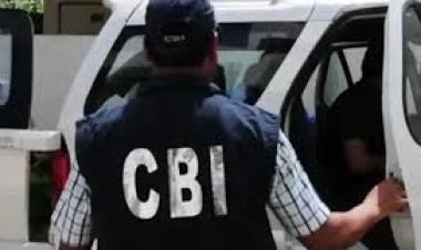 ऑयल इंडिया के DGM और निजी कंपनी की अधिकारी रिश्वत लेते गिरफ्तार, 7 लाख नकद और सोने की डील में CBI का जाल