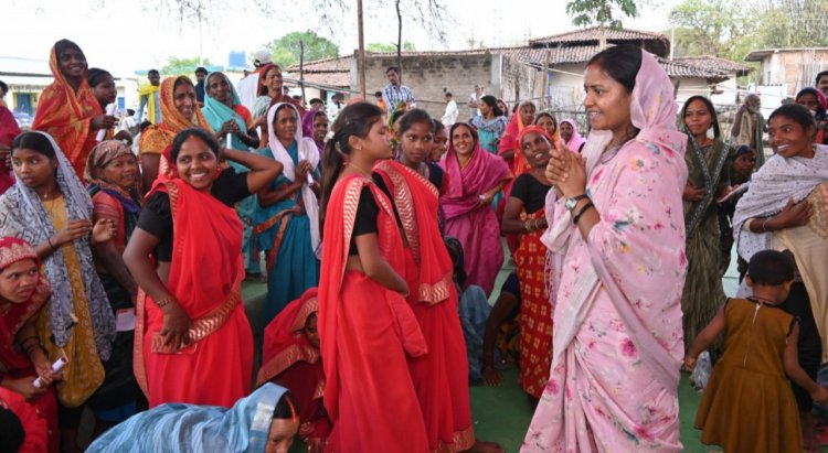मंत्री श्रीमती लक्ष्मी राजवाड़े का बीहड़ गांवों में जनसंवाद