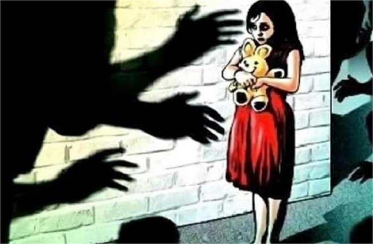 शर्मसारः 5 साल की बच्ची के साथ मंदिर में हैवानियत, मचा हड़कंप, आरोपी गिरफ्तार