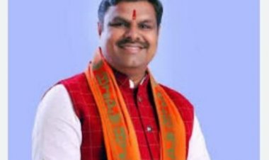 विश्व पर्यावरण दिवस के अवसर पर स्कूल शिक्षा मंत्री  गजेन्द्र यादव प्रथम बटालियन, वार्ड-60 दुर्ग में वृक्षारोपण किया।
