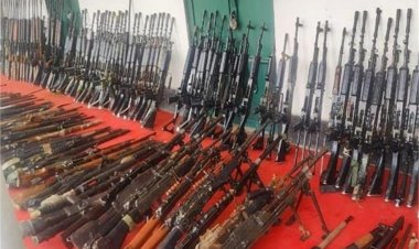 मणिपुर में सुरक्षाबलों का बड़ा ऑपरेशन: 328 हथियार और युद्ध जैसी सामग्री बरामद