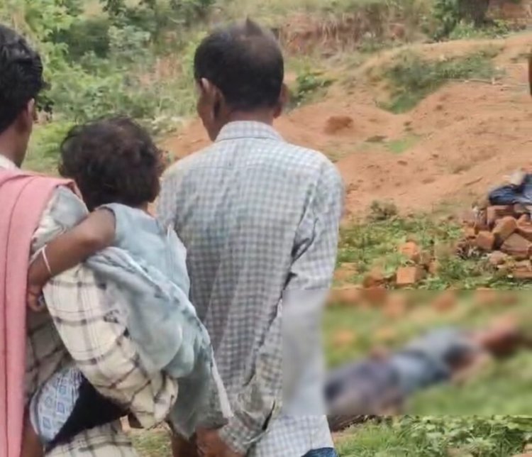 CRIME BREAKING : खून से लाल हुई दोस्ती : मामूली विवाद में दोस्त ने दोस्त को कुल्हाड़ी से काट डाला!