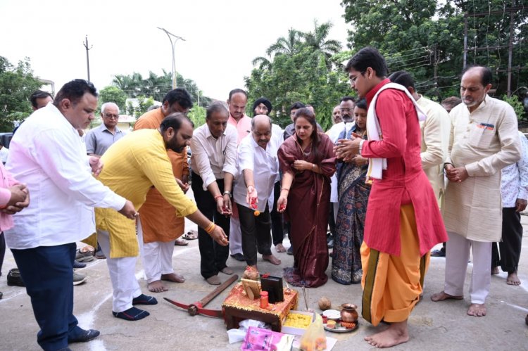 अब नहीं लगेगी अवैध पार्किंग की लाइन – सुव्यवस्थित पार्किंग से सजेगा पंडरी बाजार"