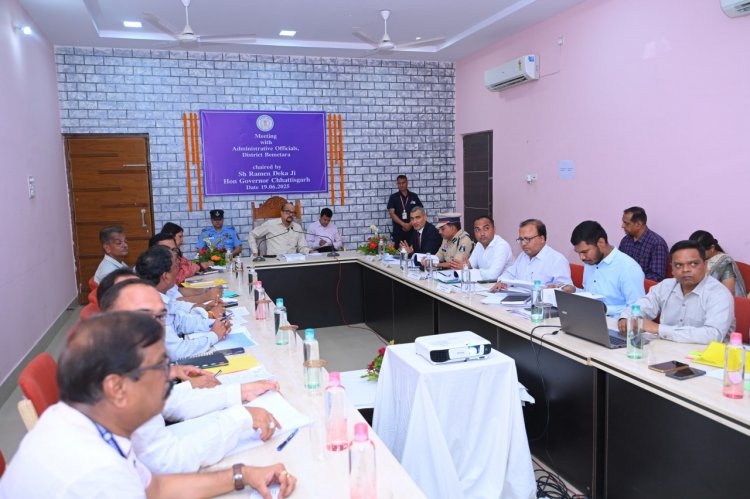 राज्यपाल श्री डेका ने बेमेतरा जिले में प्रशासनिक अधिकारियों के साथ बैठक