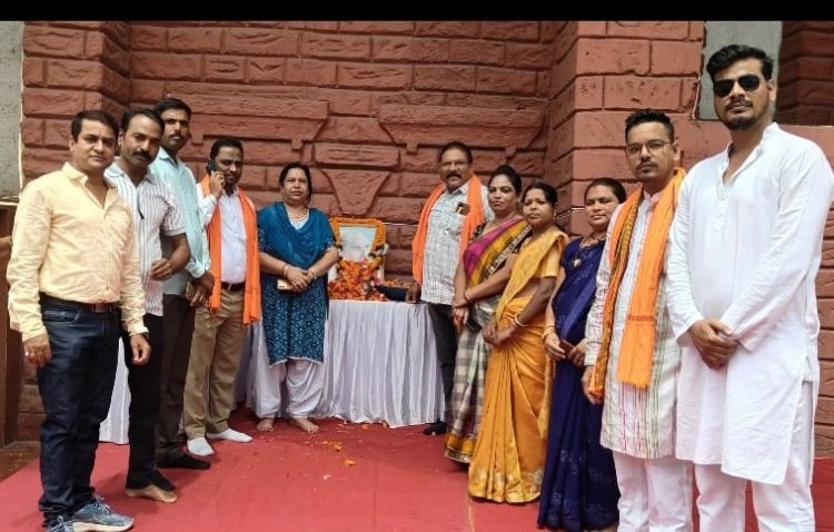 शारदा चौंक स्थित प्रतिमा में माल्यार्पण कर पुष्पांजलि सभा का आयोजन किया गया-भाजपा