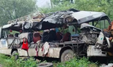 Road Accident: दर्दनाक हादसा; कावड़ियों की बस और ट्रक में जोरदार भिड़ंत, 18 की मौत, कई घायल