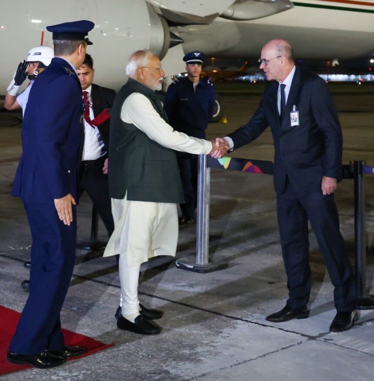 PM मोदी पहुंचे ब्राजील, BRICS सम्मेलन में लेंगे हिस्सा — वैदिक मंत्रोच्चार और सांस्कृतिक नृत्य के बीच हुआ भव्य स्वागत