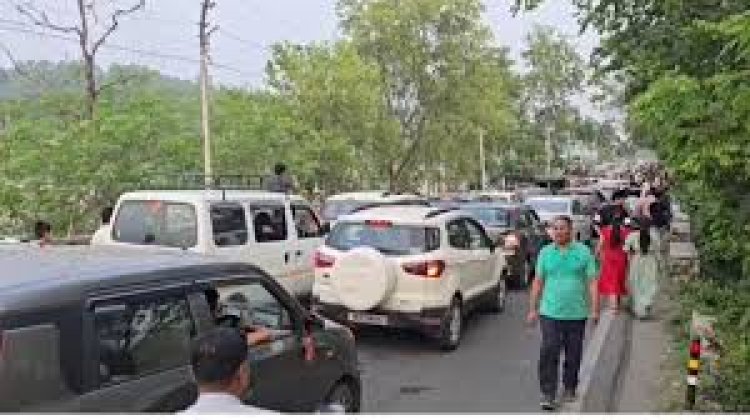 सुंदर नगर चौक में अव्यवस्थित ट्रैफिक से कॉलोनीवासियों का जीना हुआ दुश्वार