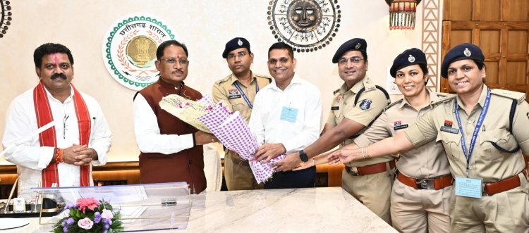 मुख्यमंत्री  विष्णु देव साय से राज्य पुलिस सेवा अधिकारियों ने की सौजन्य भेंट