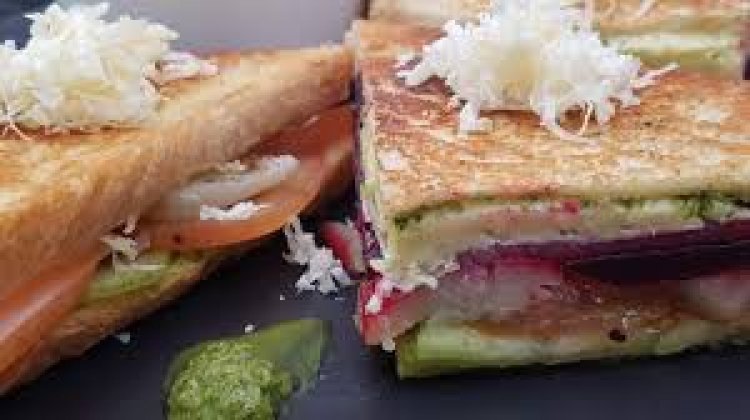 शाम के स्नैक्स में चाय के साथ सर्व करें बॉम्बे मसाला सैंडविच