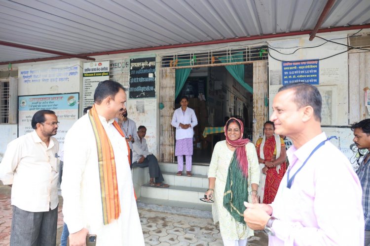 स्वास्थ्य मंत्री  श्याम बिहारी जायसवाल ने प्राथमिक स्वास्थ्य केंद्र बंजारीडाड का किया आकस्मिक निरीक्षण