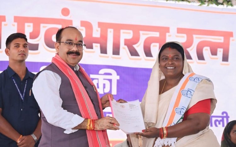 सरायपाली में नालंदा लाइब्रेरी, वृद्धा आश्रम, अंतरराज्यीय बस स्टैंड और अमृत मिशन की स्वीकृति के लिए विधायक चातुरी नंद ने उपमुख्यमंत्री को सौंपा ज्ञापन