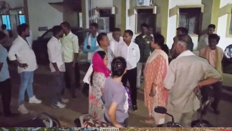 CG- दिनदहाड़े शिक्षक की हत्या : स्कूल से घर लौट रहे शिक्षक को बदमाशों ने बीच सड़क में रोका, फिर धारदार हथियार से हमला कर उतारा मौत के घाट