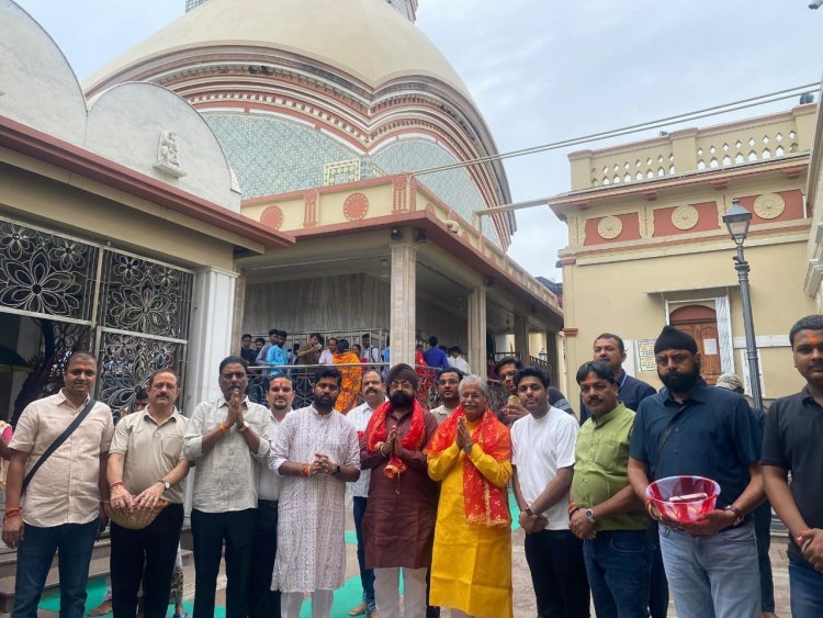 पूर्व विधानसभा अध्यक्ष धरमलाल कौशिक ने अपने धार्मिक यात्रा के तृतीय चरण में कोलकाता स्थित माँ काली के दर्शन कर विधिवत रूप से की पूजा अर्चना।