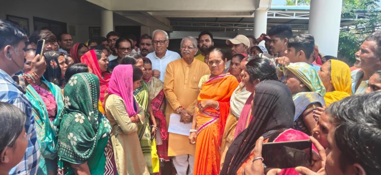 400 परिवारों ने पूर्व विधानसभा अध्यक्ष धरम लाल कौशिक से की मुलाक़ात।