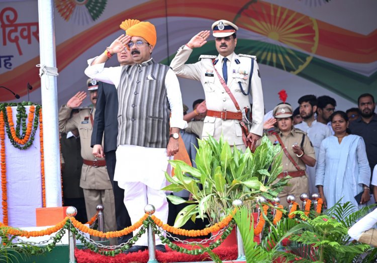 स्वतंत्रता दिवस पर उप मुख्यमंत्री  अरूण साव ने किया ध्वजारोहण