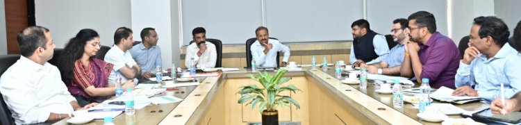 मुख्यमंत्री के प्रमुख सचिव ने नक्सल प्रभावित जिलों में विकास कार्यों की समीक्षा की