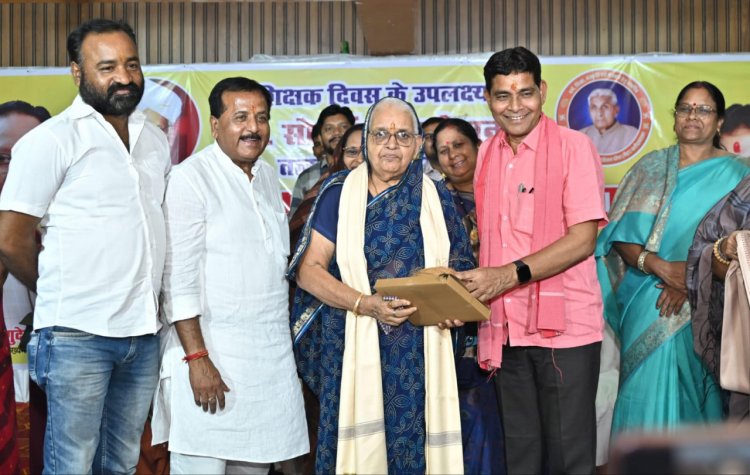 समाज के भविष्य और वर्तमान के पथप्रदर्शक शिक्षक व पत्रकार- मंत्री  टंकराम वर्मा