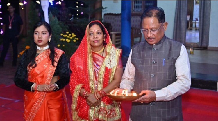 सीएम साय ने गृह ग्राम बगिया में परिवार के साथ मनाई दिवाली, प्रदेशवासियों को भी दी शुभकामनाएं