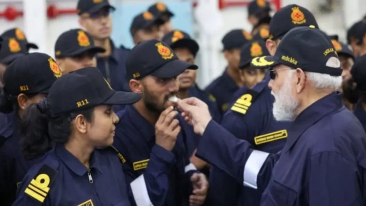 Diwali 2025 : ‘नौसेना के साथ दिवाली मनाना मेरा सौभाग्य’ : पीएम मोदी