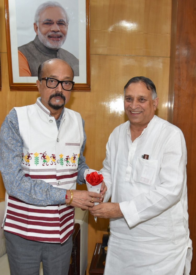 राज्यपाल श्री डेका से छत्तीसगढ़ दिव्यांगजन वित्त विकास निगम के अध्यक्ष श्री कावड़िया ने की सौजन्य भेंट